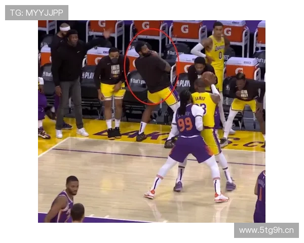 在迪厅门口和球迷推搡争吵，皇社攻击手贝克尔社媒致歉